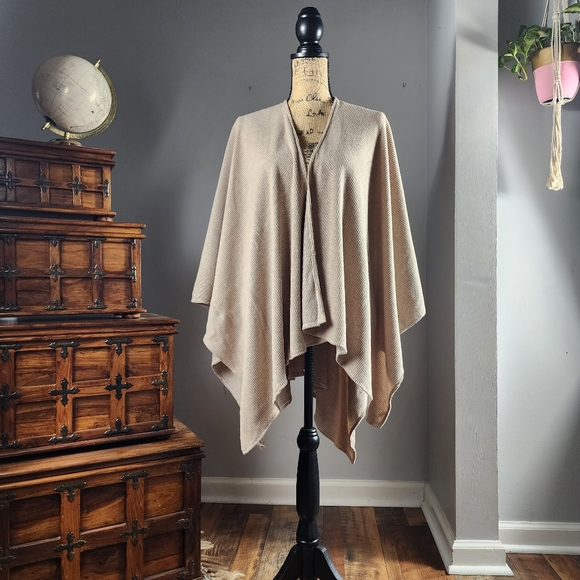 Open-Front Ribbed Wrap - Picture 4 of 6